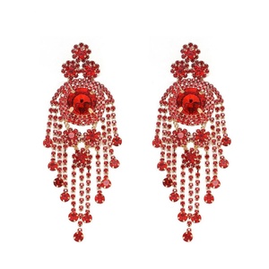 Boucles d'oreilles clous géométriques en cristal et strass, style européen et américain, pour femme, tendance, papillon exagéré, pour anniversaire et robe de soirée - Product Image 1