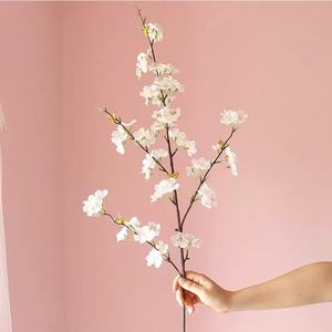 Branches de fleurs artificielles en soie très vendues pour la décoration de la maison et des mariages, branche de cerisier rose à quatre branches pour vase - Product Image 6