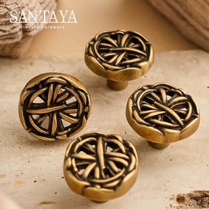 Kenop Lemari Dapur, Kenop Laci Lemari Kamar Tidur, Gagang Furnitur Kuningan Antik Santaya dengan Sentuhan Brushed Brass - Product Image 1