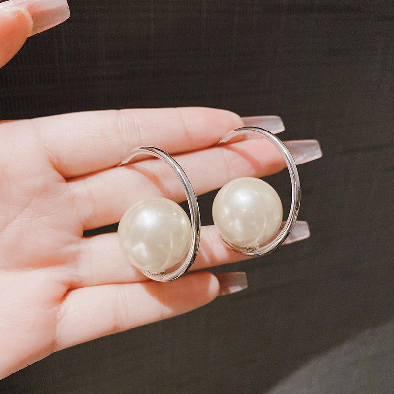 Vintage Temperament Large Pearl Stud Earrings N2403126