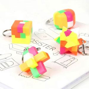 Mini-porte-clés en plastique en forme de casse-tête Kongming, jouets créatifs nostalgiques à assembler - Product Image 6
