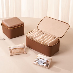 Organisateur de bijoux de voyage en cuir PU avec logo personnalisé, pochette zippée en velours rectangulaire moderne 24x12x8cm Ele Queen EQ668 Bracelets - Product Image 4