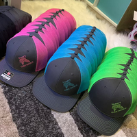 Gorra Trucker Personalizada con Logotipo, 100% Poliéster, Malla Beige en la Parte Trasera, Ajustable, Bordada, de 2 Tonos y 5 Paneles