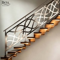 Garde-corps solaire moderne en fer forgé pour escalier intérieur et balcon extérieur, design de luxe personnalisé pour villa, maison, appartement