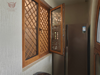 Ventanas abatibles de madera revestidas de aluminio y con rotura de puente térmico DEMEA para uso en villas. Fácil instalación