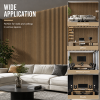 Panneau mural acoustique MORLENX en MDF couleur chêne ambré avec lattes, dos en feutre insonorisant pour réception d'hôtel