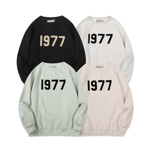 T-shirts Homme Décontractés à Manches Courtes en Coton Mercerisé Imprimé par Pulvérisation, Style Essenti Street Fashion Hip Hop, Personnalisés OEM 24SS avec Lettres - Product Image 1