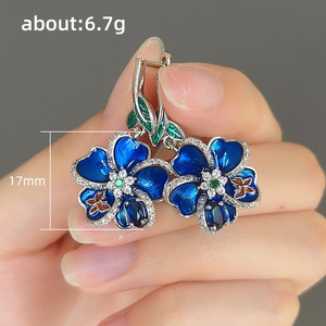 Orecchini pendenti a forma di farfalla blu per donna, accessori per l'orecchio alla moda per l'uso quotidiano - Product Image 4
