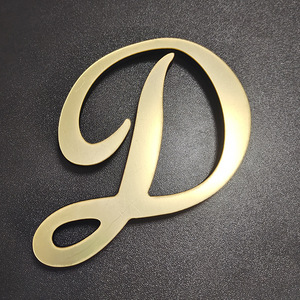 สติกเกอร์อะคริลิคตัวอักษรแบบ3D 10ซม. A-Z กระจก3D ภาษาอังกฤษตกแต่งผนังขนาด10ซม. แบบทำมือ - Product Image 6