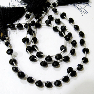 Perles de pierre précieuse spinelle noire naturelle, forme d'oignon, brin de 8 pouces - Product Image 1
