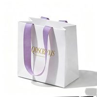 Sac de shopping en papier d'art imperméable avec logo imprimé personnalisé, sac cadeau de luxe pour parfum, emballage pour vêtements