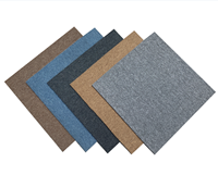 Tapis carré de bureau moderne de 50*50cm avec support en PVC polypropylène, pile à boucle rembourrée et style commercial tufté