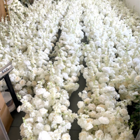 Nouvelles compositions florales personnalisées de 2,5 pieds en fausse soie blanche, centres de table en boule, chemins de table floraux pour la décoration de cérémonies et de fêtes