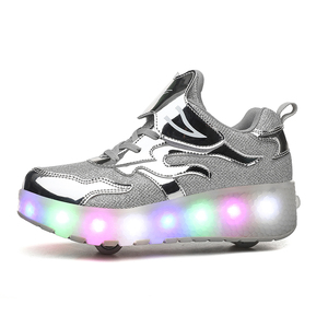 2023 luces LED <span class=keywords><strong>de</strong></span> colores para adultos Runaway Rollershoes transpirables <span class=keywords><strong>de</strong></span> doble fila diseñadores al aire libre zapatos <span class=keywords><strong>de</strong></span> patín <span class=keywords><strong>de</strong></span> goma para niños - Product Image 4