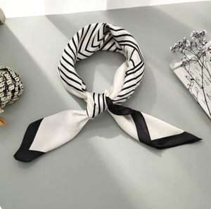 <span class=keywords><strong>Bandana</strong></span> Quadrata Minimalista in Cotone Stampa Bianco <span class=keywords><strong>e</strong></span> Nero, Accessorio per Picnic, Campeggio, Servizi Fotografici in Studio, <span class=keywords><strong>Bandana</strong></span> Personalizzata per Matrimoni - Product Image 3