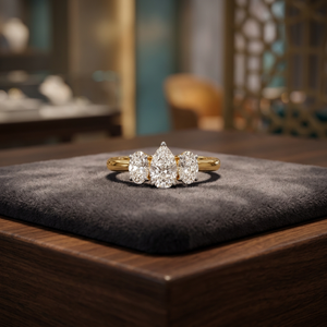 Anillo de compromiso de oro amarillo con tres diamantes talla pera, engaste de púas, joyería fina clásica para mujer, regalo de boda - Product Image 2