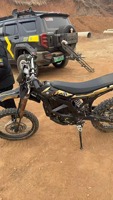 Motocicleta Todoterreno Eléctrica Sur-Ron Ultra Bee 2026 de 24.5KW con 315mm de Distancia al Suelo para Terrenos Difíciles