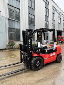 Carretilla elevadora diesel de 2 toneladas <span class=keywords><strong>3</strong></span> toneladas 2000kg 3000kg con cuatro ruedas para uso en exteriores con palanca de cambios lateral - Product Image 2