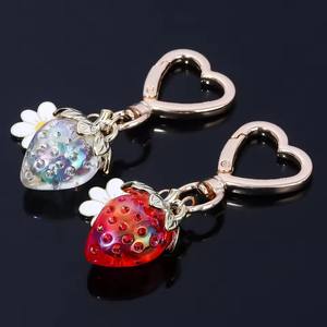 Lindo Llavero Colgante de Fresa Kawaii con Corazón, Flor y Margarita para Mujeres y Niñas, Accesorio para Bolsos y Carteras, Regalo - Product Image 5