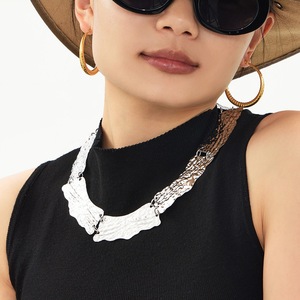 Kalung Gaya Vintage Klasik, Bertekstur, Tebal, Unik dan Berbeda, Choker Retro Perhiasan Impor - Product Image 3