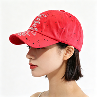 Casquette de baseball brodée rouge, casquette décontractée en coton, casquette de sport unisexe réglable pour un usage quotidien en extérieur