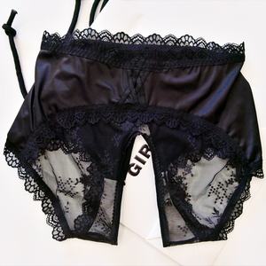 Pantaloncini da <span class=keywords><strong>donna</strong></span> Sexy <span class=keywords><strong>aperti</strong></span> in raso di seta in pizzo traspirante lucido <span class=keywords><strong>slip</strong></span> a vita alta di grandi dimensioni con Logo sottile in vita - Product Image 1