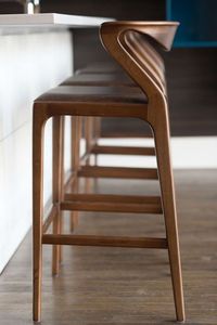 Sgabello da Bar in <span class=keywords><strong>Legno</strong></span> MORE DESIGN con Cuscino Bianco e Braccioli, per Caffetteria, Ristorante, <span class=keywords><strong>Cucina</strong></span>, Bancone - Product Image 2