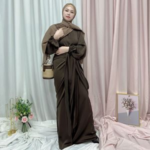 Yibaoli Fabricant Bien Fait modeste abaya <span class=keywords><strong>en</strong></span> satin dubai eid nouveau 2024 soie modeste wrap abayas - Product Image 3