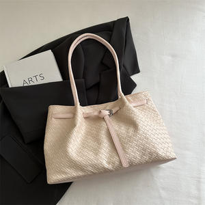 กระเป๋าถือสะพายไหล่ทรงมินิมอลสไตล์วินเทจ รุ่น YY0088 สีพื้นเรียบง่าย พร้อมซับในโพลีเอสเตอร์สำหรับผู้หญิง - Product Image 5