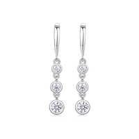 Boucles d'oreilles pendantes en argent sterling 925 avec trois pierres de moissanite pour femme, sertissage clos, couleur D, moissanite VVS1, boucles d'oreilles diamant