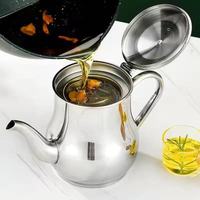 Verseuse filtrante en acier inoxydable 304 avec tamis fin amovible et couvercle rabattable pour le stockage d'huile de cuisson en cuisine