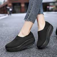 OEM ODM Vente en gros Baskets à plateforme tricotées à enfiler en maille respirante à semelle compensée pour femme, confortables pour la marche quotidienne et décontractée