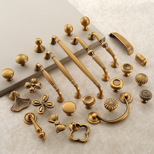 Poignées de meuble en bronze antique, boutons de tiroir vintage en alliage de zinc, poignées décoratives pour meubles, montage en surface - Product Image 1