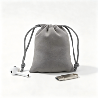 Pochette à cordon floquée grise anti-poussière avec logo personnalisé au toucher doux pour écouteurs, rangement de bijoux et clé USB
