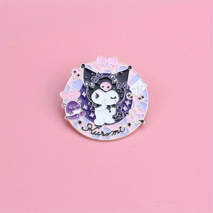 Huy hiệu bắt mắt với họa tiết kuromi, phù hợp với những người có ý thức thời trang Thành thẩm mỹ Gothic. - Product Image 3