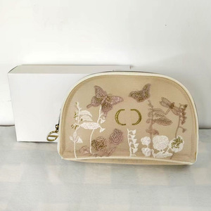 Juego de Regalo de Lujo con Bordado de Mariposas y Plantas en Silicona de Alta Calidad - Serigrafiado Personalizado, Ecológico, para el Hogar, Picnic, Barbacoa - Product Image 1