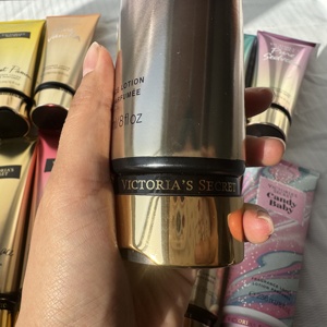 Nueva Loción Corporal Perfumada Floral de 236 ml de Larga Duración, Loción Corporal Perfumada <span class=keywords><strong>Victoria</strong></span>'s <span class=keywords><strong>Secret</strong></span>, <span class=keywords><strong>Perfume</strong></span> Original de Marca para Mujer, Venta al por Mayor - Product Image 4