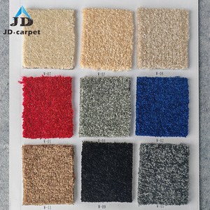 Tapis mural moderne en polypropylène, couleurs unies, écologique, antidérapant, à poils longs, pour usage commercial, résidentiel, hôtelier, bureautique et banqueting - Product Image 1