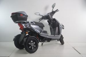 Scooter électrique argenté nouvelle <span class=keywords><strong>moto</strong></span> électrique <span class=keywords><strong>à</strong></span> <span class=keywords><strong>3</strong></span> <span class=keywords><strong>roues</strong></span> pour adultes tricycles <span class=keywords><strong>à</strong></span> la mode <span class=keywords><strong>moto</strong></span> électrique <span class=keywords><strong>à</strong></span> trois <span class=keywords><strong>roues</strong></span> - Product Image 6