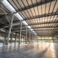 Bâtiment d'atelier préfabriqué en structure métallique, hangar industriel à double pente avec portique pour la production en usine de machines
