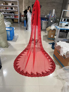 Voile de mariée chapelle 2025 avec bordure en dentelle et peigne, petite traîne cathédrale en tulle rouge et or pour accessoires de mariage - Product Image 3