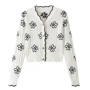 Nuovo <span class=keywords><strong>Cardigan</strong></span> Invernale Coreano Retrò con Scollo a V <span class=keywords><strong>e</strong></span> Bordo Ondulato, Motivo Floreale <span class=keywords><strong>Bianco</strong></span> <span class=keywords><strong>e</strong></span> <span class=keywords><strong>Nero</strong></span>, Giacca di Alta Qualità con Motivo Floreale Lavorato a Maglia - Product Image 3