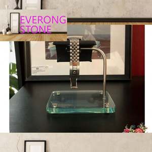 Présentoir de <span class=keywords><strong>montre</strong></span> à base de marbre blanc et noir avec <span class=keywords><strong>tige</strong></span> en métal doré - Product Image 2