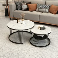 Ensemble de tables basses gigognes avec plateau en pierre frittée, structure métallique, table d'appoint moderne et écologique avec étagère de rangement pour salon et salle à manger