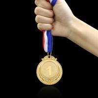Médaille de cadeau unique personnalisée de haute qualité Médaille de récompense de forme spéciale de conception de karaté 3D Fabriqué en Chine Matériau métallique