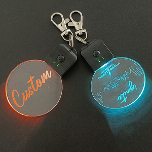 Vente en gros de porte-clés lumineux en plastique acrylique LED personnalisés, dessin animé, lumière nocturne, impression UV, design personnalisé, utilisation promotionnelle - Product Image 2