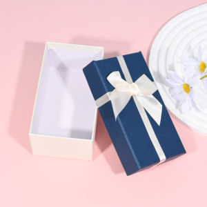 Petite boîte d'emballage cadeau de sous-vêtements de luxe recyclée personnalisée avec papier d'enrobage UV et couvercle avec motif imprimé UV - Product Image 2