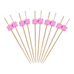 Brochetas de Bambú <span class=keywords><strong>con</strong></span> Forma de Trébol de Cuatro Hojas de Color Rosa de 4.72 Pulgadas para Aperitivos, Decoración Navideña, Fiestas, Comida y Bebidas - Product Image 1