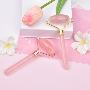 Haute qualité De <span class=keywords><strong>Quartz</strong></span> <span class=keywords><strong>Rose</strong></span> naturel Du Visage Massage Rouleau de Jade ensemble <span class=keywords><strong>gua</strong></span> <span class=keywords><strong>sha</strong></span> outil de massage pour <span class=keywords><strong>le</strong></span> visage et <span class=keywords><strong>le</strong></span> - Product Image 6