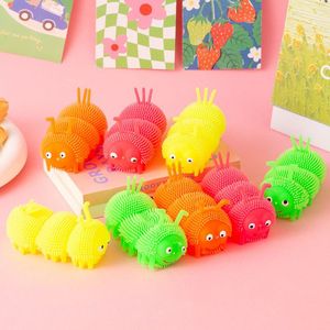 Pelota saltarina de plástico con forma de oruga brillante, juguete antiestrés para niños de 2 a 4 años, unisex - Product Image 2